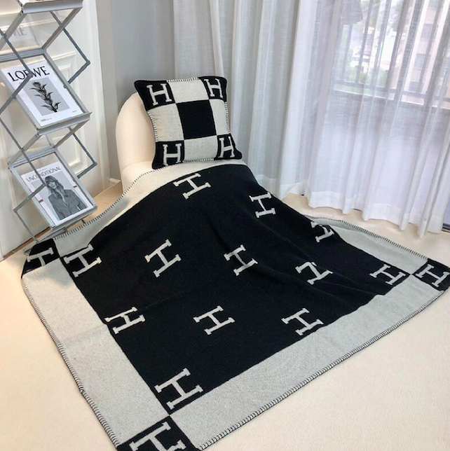 Throw Blanket H Letter Shawl Thick Luxury Cashmere Sofa With Cushion (Black)