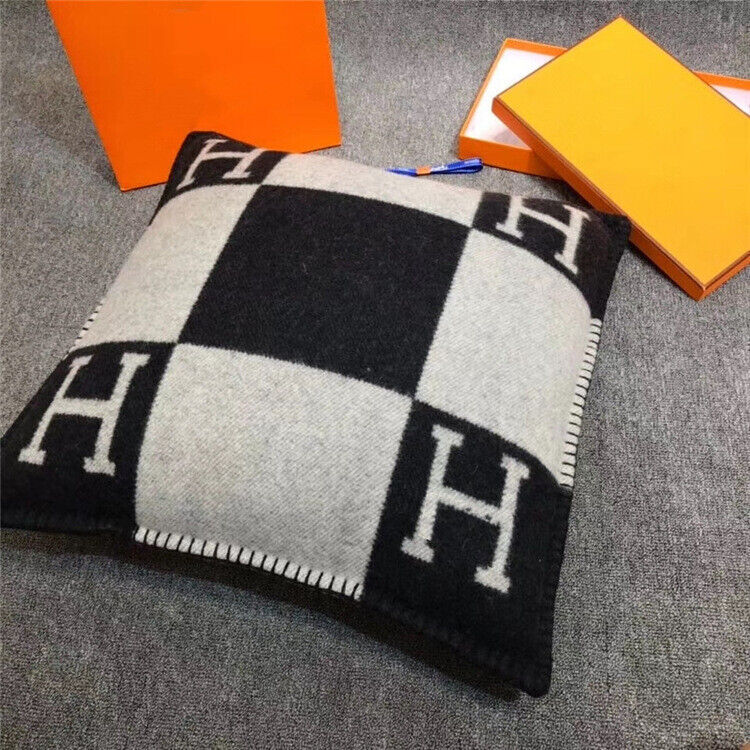 Throw Blanket H Letter Shawl Thick Luxury Cashmere Sofa With Cushion (Black)