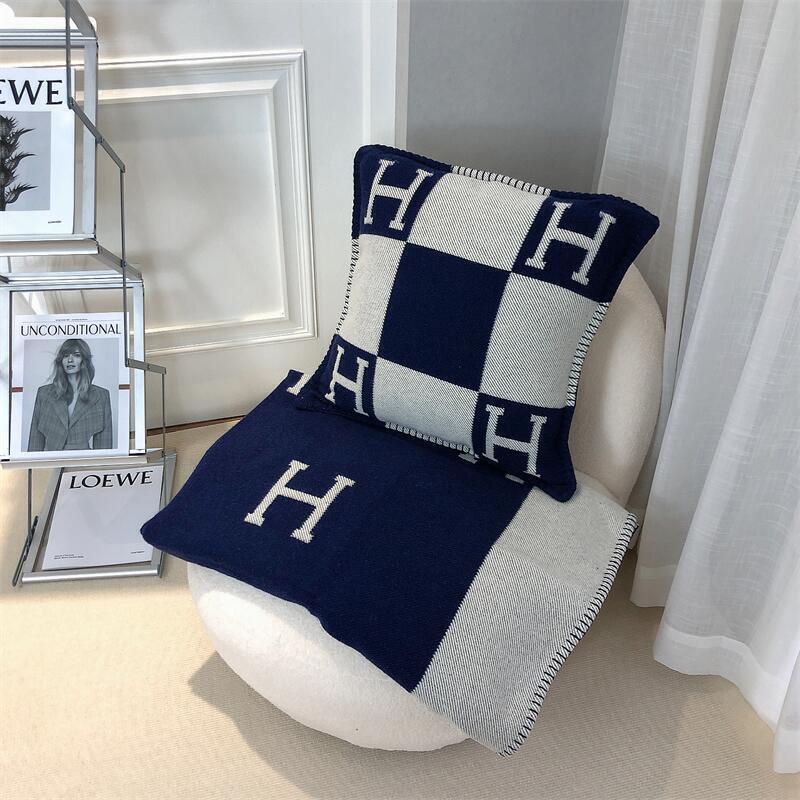 Throw Blanket H Letter Shawl Thick Luxury Cashmere Sofa With Cushion (Blue)