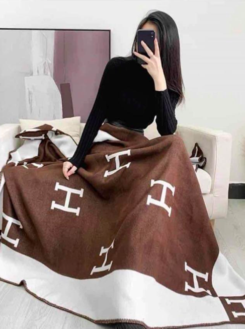 Throw Blanket H Letter Shawl Thick Luxury Cashmere Sofa With Cushion (Brown)