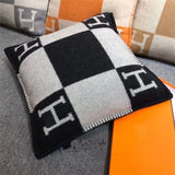 Throw Blanket H Letter Shawl Thick Luxury Cashmere Sofa With Cushion (Black)