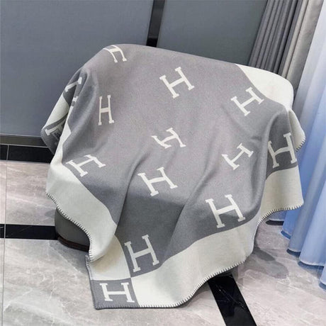 Throw Blanket H Letter Shawl Thick Luxury Cashmere Sofa With Cushion (Grey)