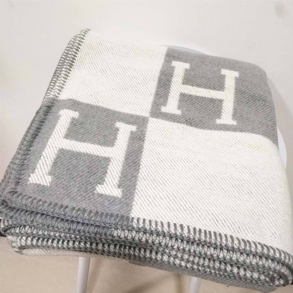 Throw Blanket H Letter Shawl Thick Luxury Cashmere Sofa With Cushion (Grey)