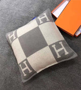 Throw Blanket H Letter Shawl Thick Luxury Cashmere Sofa With Cushion (Grey)